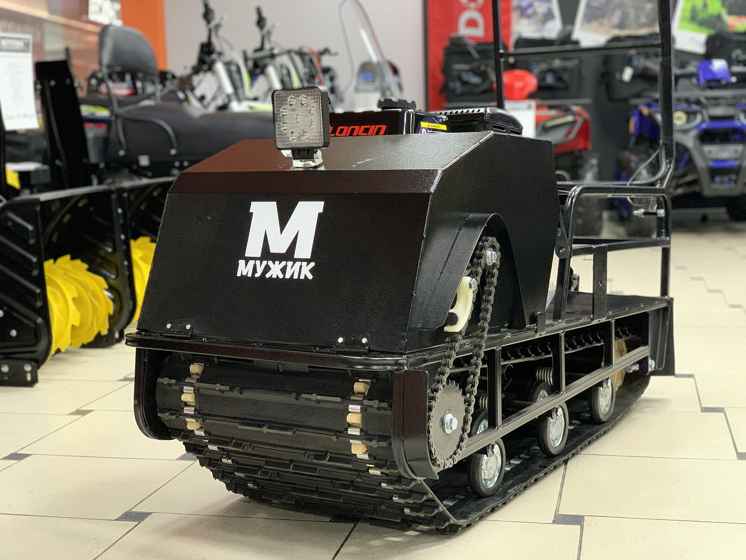 Мотобуксировщик Мужик LUXE М500 1450. 15 л.с.. катковая. с реверсом. с тормозом