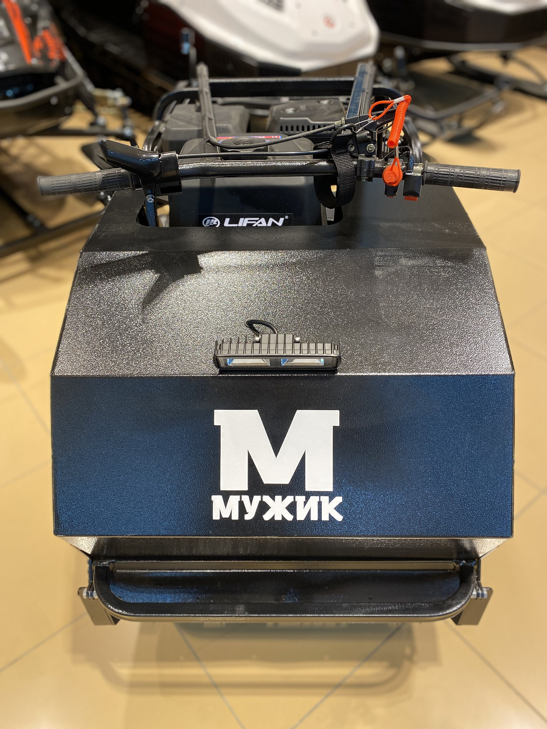 Мотобуксировщик Мужик LUXE М500 1450. 15 л.с.. катковая. с реверсом. с тормозом