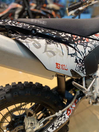 Мотоцикл кроссовый / эндуро BSE (БСЕ) Z10 L Graffiti White (030) - купить с доставкой, по выгодной цене в интернет-магазине Мототека